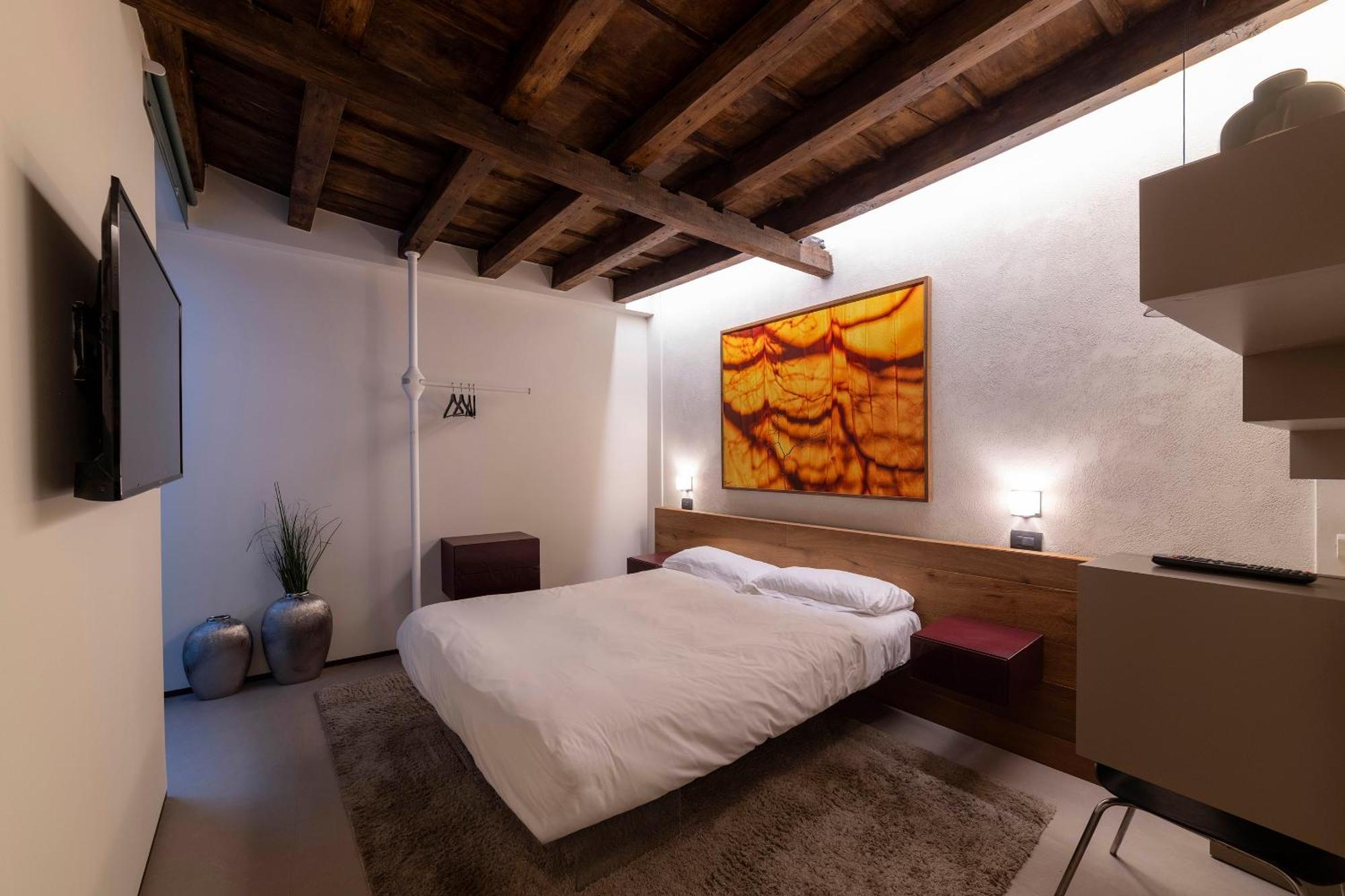 San Gottardo 19, Milan